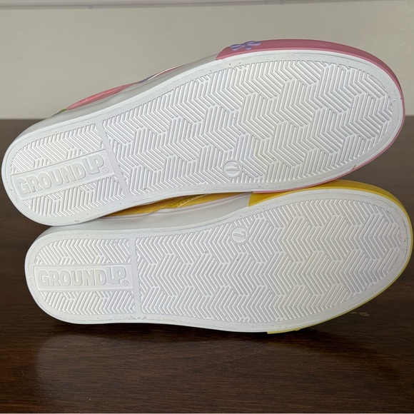 NWT women’s SpongeBob slip on shoes - Picture 6 of 6